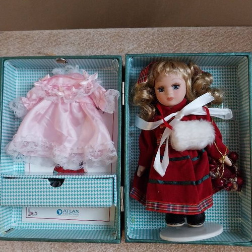 Victoria porcelain doll like new, limited edition with certificate