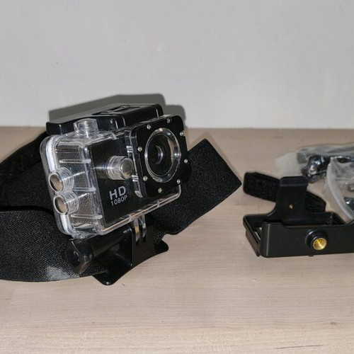 Action camera like new with waterproof case and mounting accessories