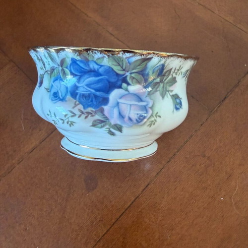 Royal Albert Moonlight Rose sugar bowl like new