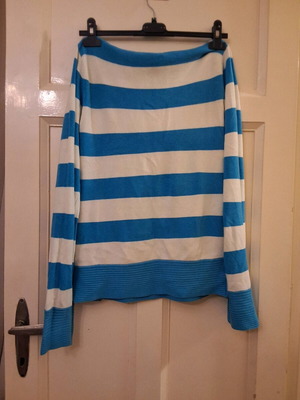 Striped turtleneck used, comfortable fit, size M, white and blue
