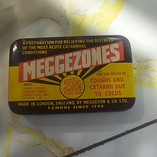Meggezones vintage tin box for pastilles