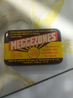 Meggezones vintage tin box for pastilles