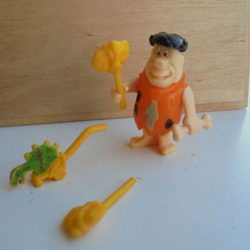 Flintstones Kinder collectible figures 6 pcs like new with extra items