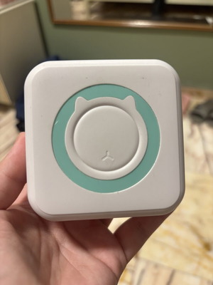 Mini printer like new with 6 rolls, cable and box