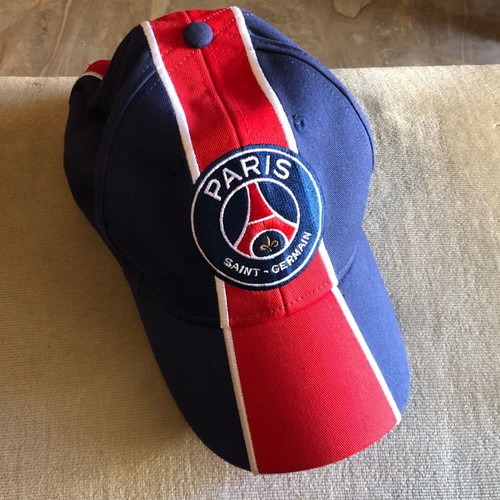 Paris cap like new, authentic