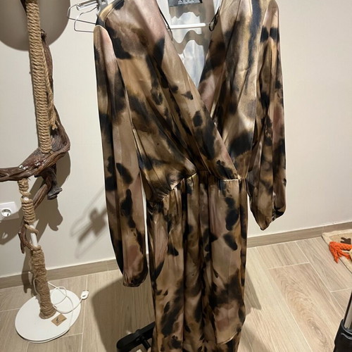 Long lightweight satin-type dress Primark like new