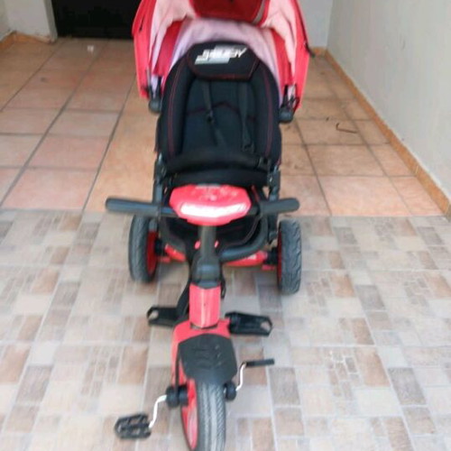 Tricycle stroller used in good condition