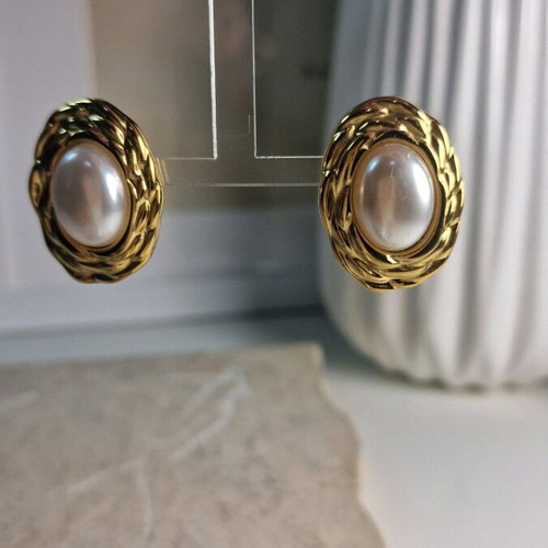 Earrings stainless steel with pearls new, beige and gold color