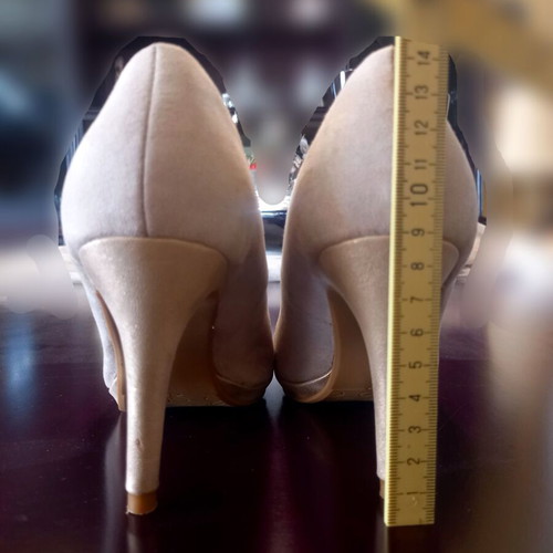 VoI & Noi Suede Nude Pumps size 38, new, 9 cm heel