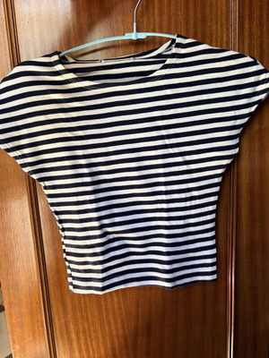 Striped crop top size M like new, white and blue