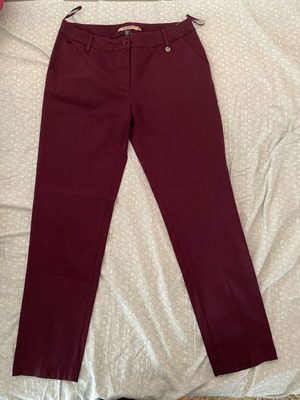 Celestino burgundy pants size M like new