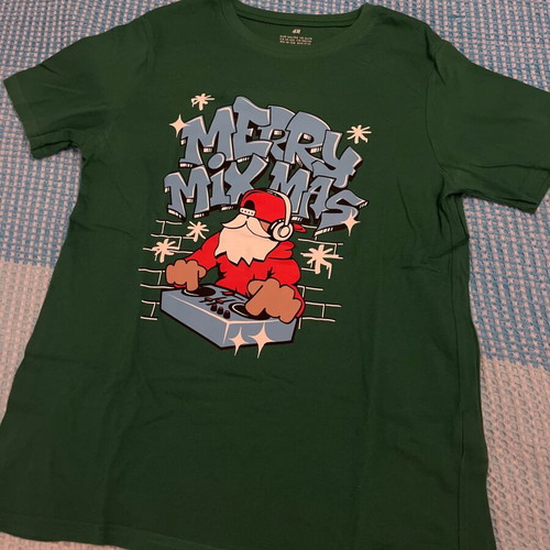 H&M t-shirt green, like new, for 10-12 years