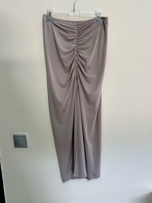 Midi skirt with gathers S/M in neutral color, like new