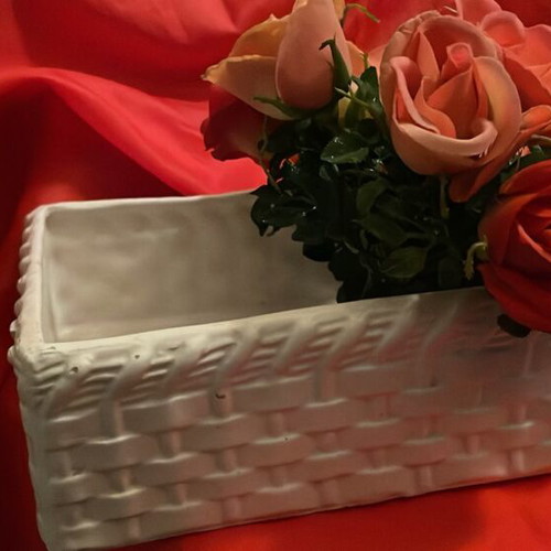 White porcelain kaspo with outer weave pattern like new