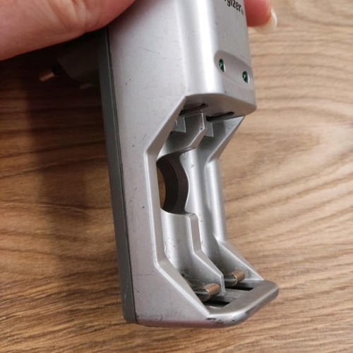 Battery charger for rechargeable batteries used