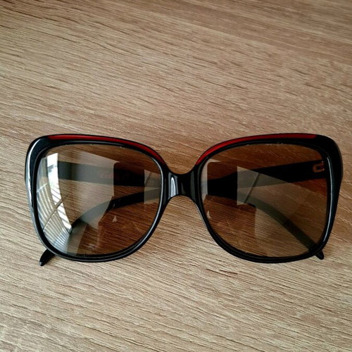 Vintage 70s oversized sunglasses like new, black with red detail