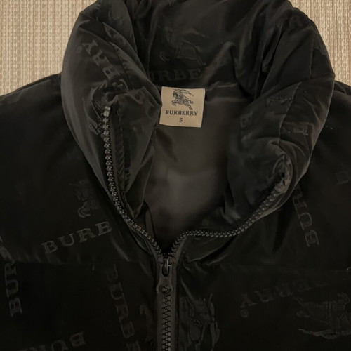 Burberry vest small black, like new