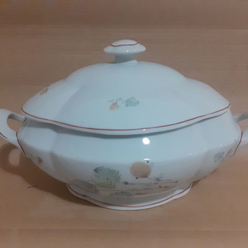 Porcelain soup tureen and sauce boat set like new, Izida, Made in Bulgaria