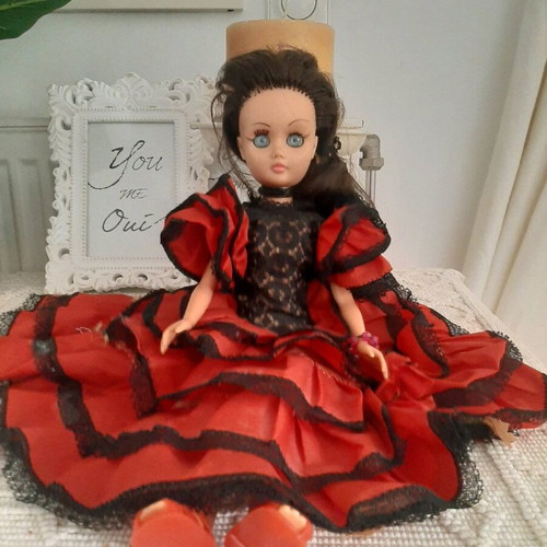 Bella mannequin doll used, collectible with natural wear