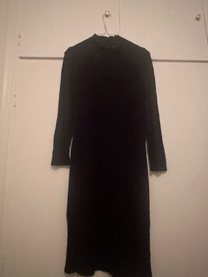 Knitted dress black Small unused with side slit