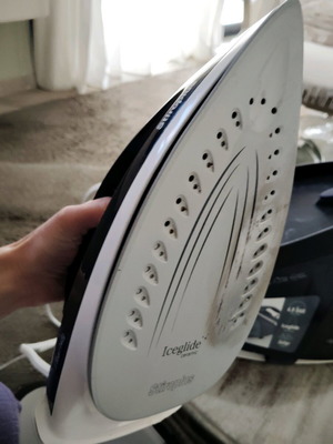 Stiroplus SP-2010 used iron with wear on ceramic plate