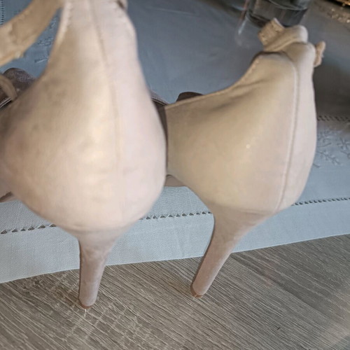 Alta Moda pumps new, size 38, gold with ankle strap