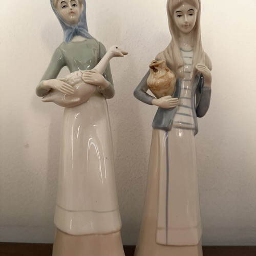 Porcelain female figurines like new, set of 2, 29 cm