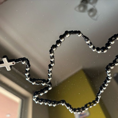 Necklace cross like new
