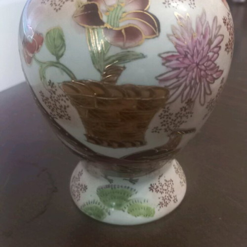Satsuma vase like new, hand-painted Chinese