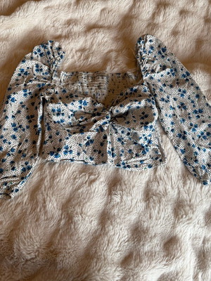 Stradivarius Cropped Top with Floral Puff Sleeves Size L New