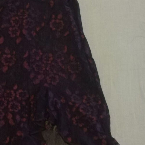 Top tiranta black with burgundy designs like new