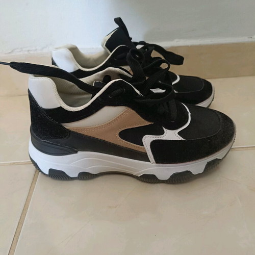Sneakers Luigi like new with velcro, size 36, black and beige