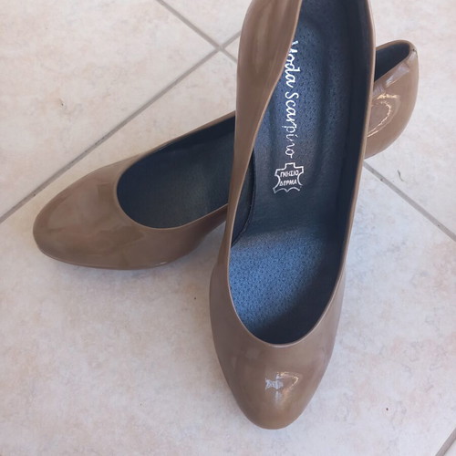 Leather pumps size 40 beige like new