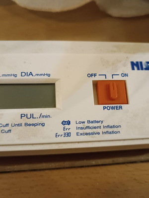 Vintage ηλεκτρονικό πιεσόμετρο μπράτσου Nissei DS 115 από 80s