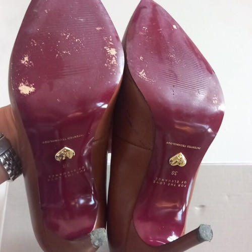 Tamaris leather pumps size 38 like new, brown