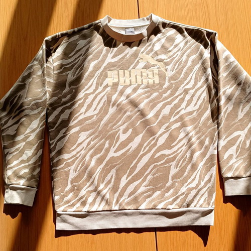 Puma ESS+ Animal AOP Crew fleece sweatshirt like new, beige, small