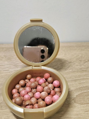 Oriflame blush like new with multicolor pearls