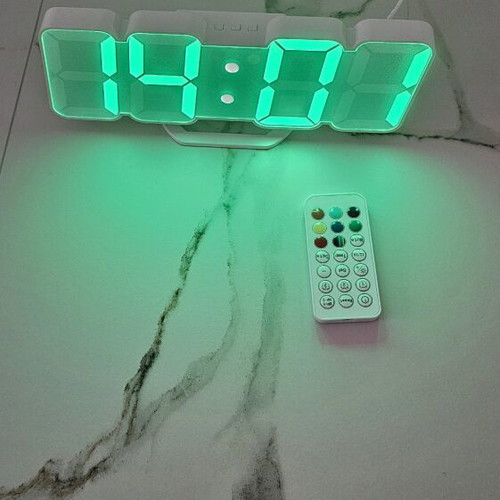 Digital clock like new with remote control and temperature display