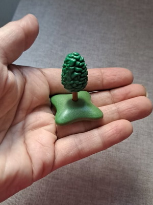Playmobil base with small tree