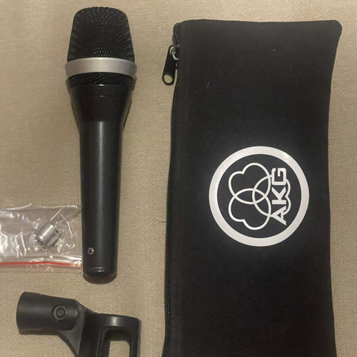 AKG D5 dynamic microphone with accessories