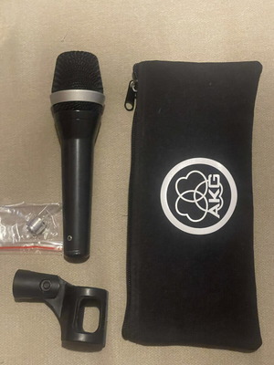 AKG D5 dynamic microphone with accessories