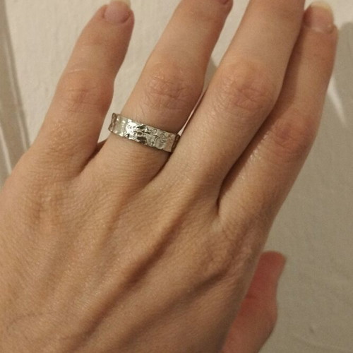 Laitnesse silver ring with hammered surface, new
