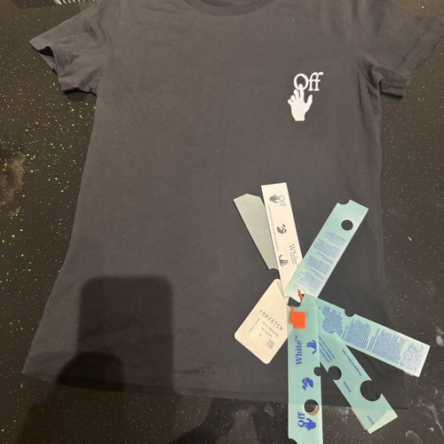 Off-White T-shirt new, unisex size small, black