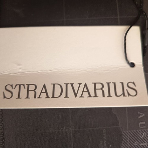 Stradivarius black sports shorts new, size L