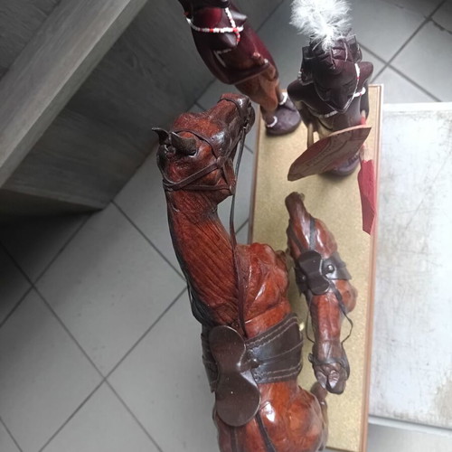 Handmade horse and native figurines set of 2+2 with plexiglass