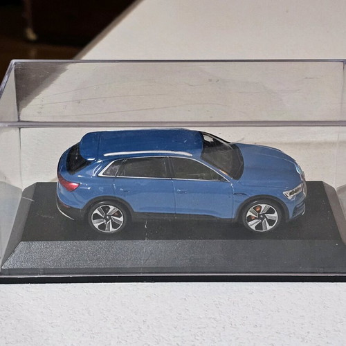 Audi E-Tron model Spark 1:43 used, collectible