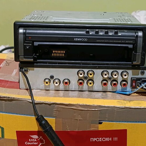Kenwood 1DIN screen like new with remote control