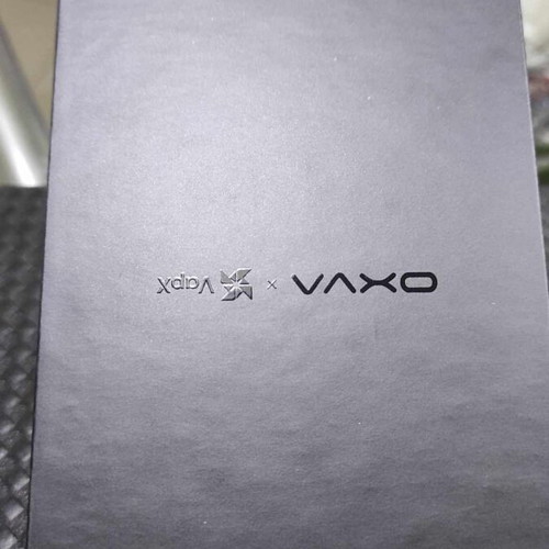Oxva Unibox Mod 80W black metal with silicone case and leather