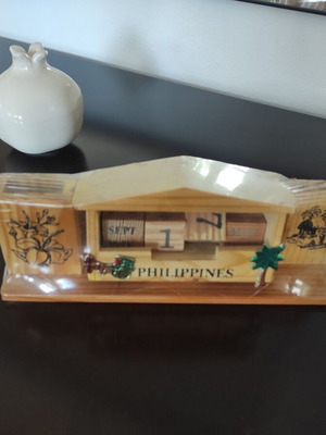 Wooden souvenir calendar pencil holder from Philippines new