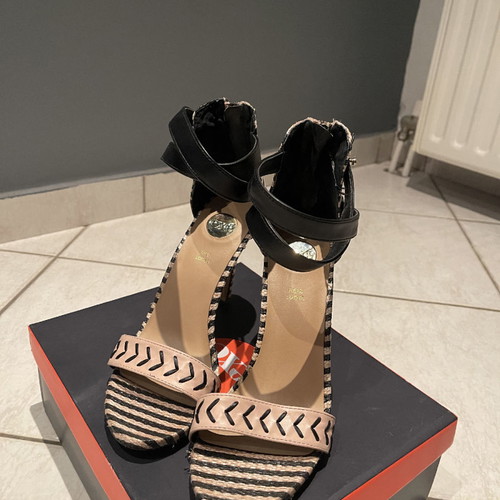 Exe sandal used in very good condition, size 40